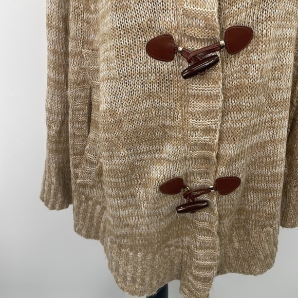 UEC Guess tan poncho sweater with faux leather toggles XS/S acrylic - Picture 3 of 12